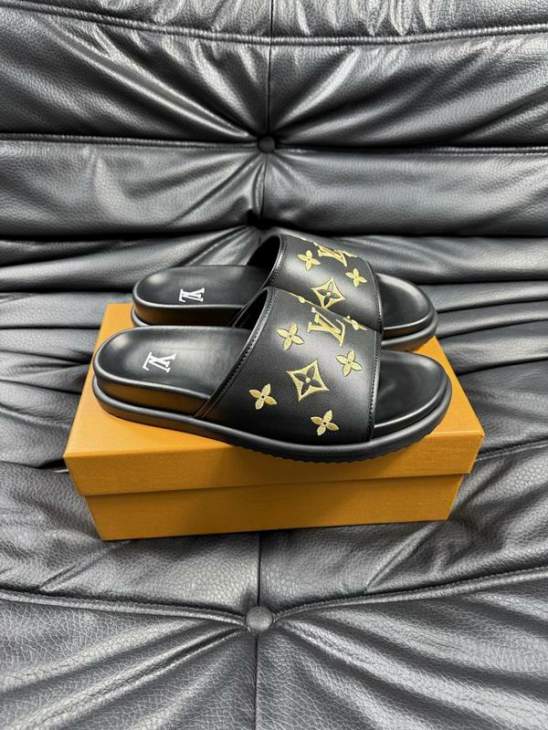 Picture of Louis Vuitton Slippers _SKULVsz38-45jyq0117724